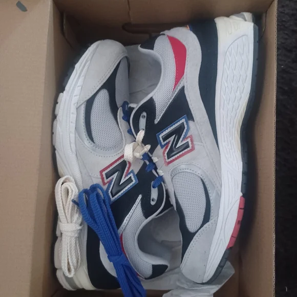 New Balance 2002r Dtlr Size 10 Pre Owned - Picture 6 of 7